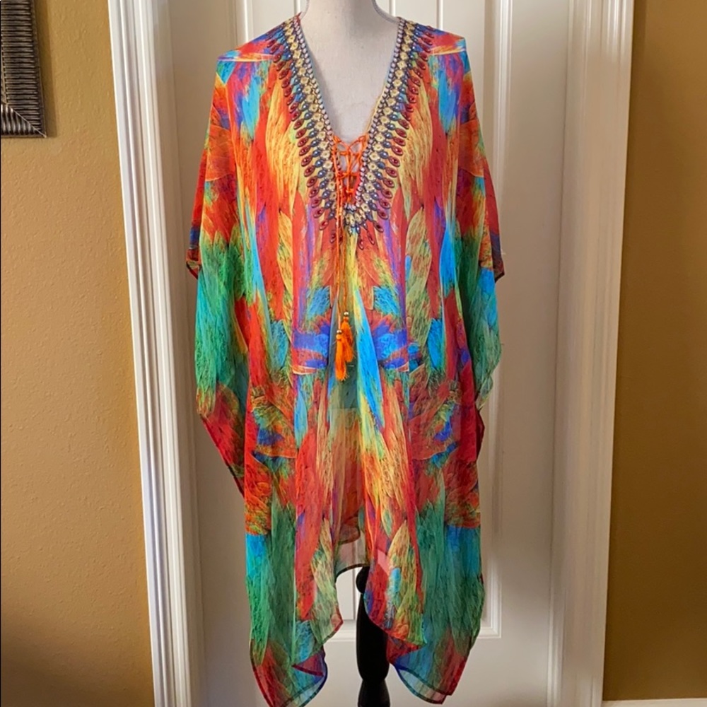 Stunning caftan with beautiful colored Stones